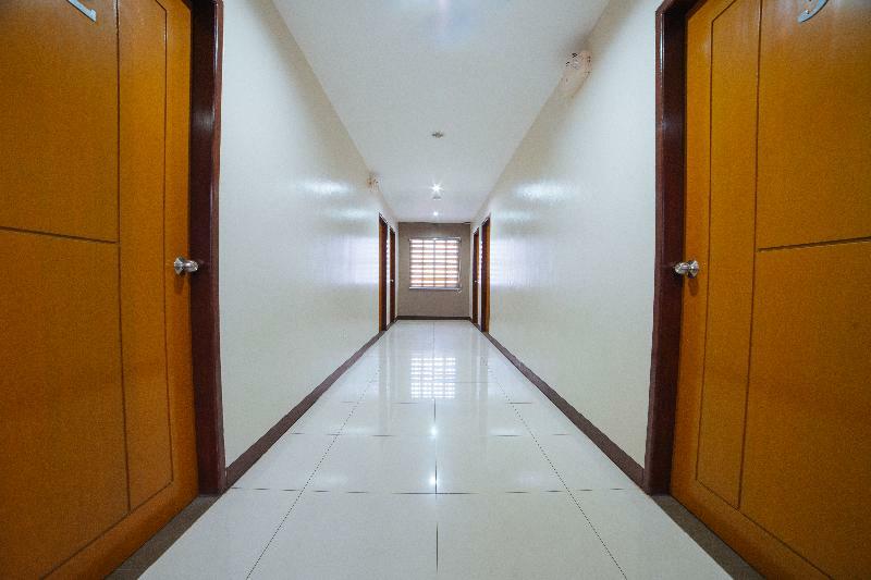 Reddoorz Near Angeles University Foundation Extérieur photo