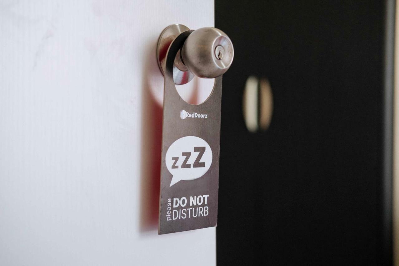 Reddoorz Near Angeles University Foundation Extérieur photo